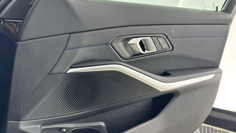 BMW 3 Series 330e 22.3 kWh M Sport 4dr Step Auto Saloon